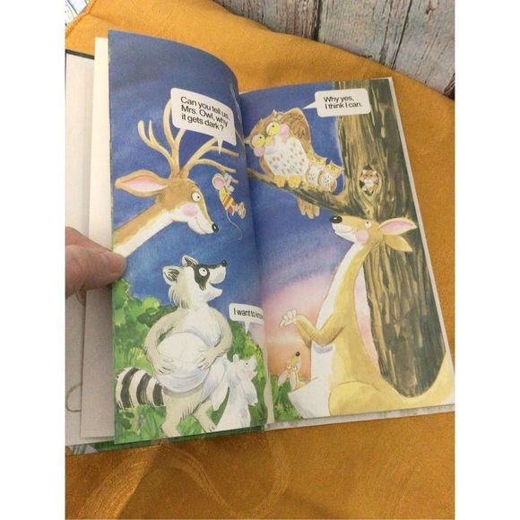 1984 Hardback “What Makes Day and Night?” - Picture 8 of 10